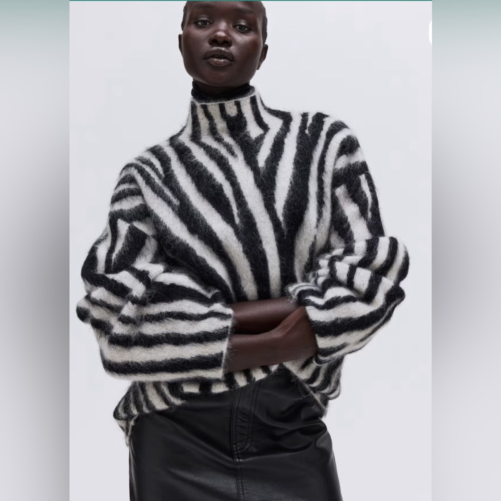 H&M Monochrome Zebra Stripe mohair blend mock neck Sweater size small NWT